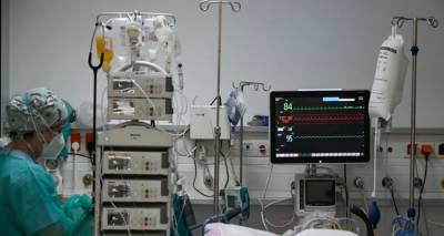 Κορωπί: 22χρονος κατάπιε ολόκληρο μπέργκερ κάνοντας challenge | Νοσηλεύεται σε ΜΕΘ, δίνει μάχη για τη ζωή του