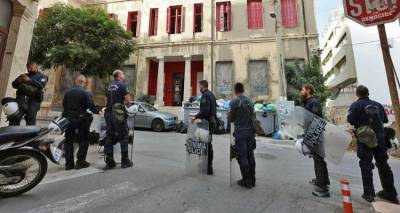 Αστυνομική επιχείρηση στην κατάληψη «Ευαγγελισμός» στο Ηράκλειο -Έξι προσαγωγές για την επίθεση κατά του Μ. Βορίδη