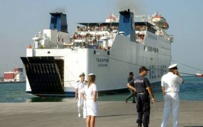 Άγιος Ευστράτιος: Μια πλαστική σακούλα καθήλωσε για 5 ώρες το πλοίο «Ταξιάρχης»!