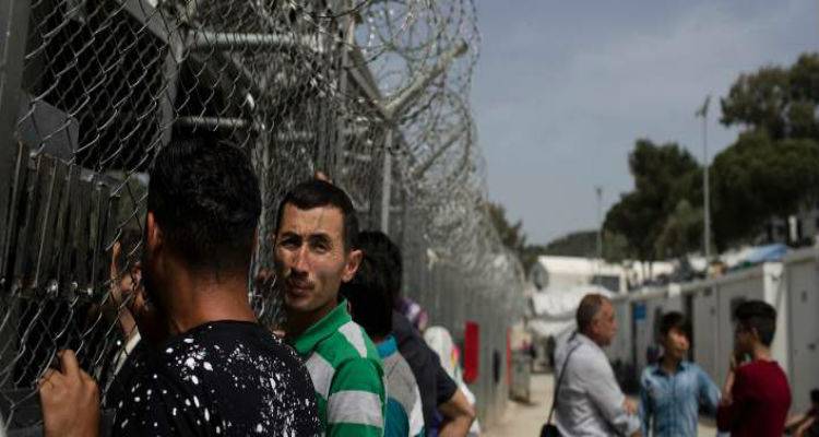 &Omicron;&Eta;&Epsilon; &sigma;&epsilon; &Epsilon;&lambda;&lambda;ά&delta;&alpha;: &Alpha;&phi;ή&sigma;&tau;&epsilon; &tau;&omicron;&upsilon;&sigmaf; &pi;&rho;ό&sigma;&phi;&upsilon;&gamma;&epsilon;&sigmaf; &nu;&alpha; &phi;ύ&gamma;&omicron;&upsilon;&nu; &alpha;&pi;ό &tau;&eta; &Lambda;έ&sigma;&beta;&omicron;!