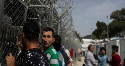 &Omicron;&Eta;&Epsilon; &sigma;&epsilon; &Epsilon;&lambda;&lambda;ά&delta;&alpha;: &Alpha;&phi;ή&sigma;&tau;&epsilon; &tau;&omicron;&upsilon;&sigmaf; &pi;&rho;ό&sigma;&phi;&upsilon;&gamma;&epsilon;&sigmaf; &nu;&alpha; &phi;ύ&gamma;&omicron;&upsilon;&nu; &alpha;&pi;ό &tau;&eta; &Lambda;έ&sigma;&beta;&omicron;!