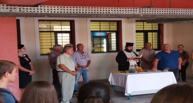 Αγιασμός σήμερα για ΓΕΛ και ΕΠΑΛ Μούδρου (photos)