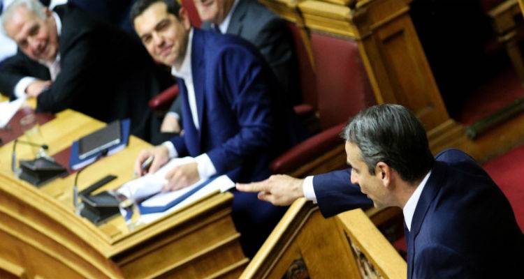 &Kappa;ό&nu;&tau;&rho;&alpha; &epsilon;&kappa;&tau;ό&sigmaf; &omicron;&rho;ί&omega;&nu; &Tau;&sigma;ί&pi;&rho;&alpha;-&Mu;&eta;&tau;&sigma;&omicron;&tau;ά&kappa;&eta; &sigma;&tau;&eta; &Beta;&omicron;&upsilon;&lambda;ή, &mu;&epsilon; &beta;&alpha;&rho;&iota;έ&sigmaf; &kappa;&omicron;&upsilon;&beta;έ&nu;&tau;&epsilon;&sigmaf;
