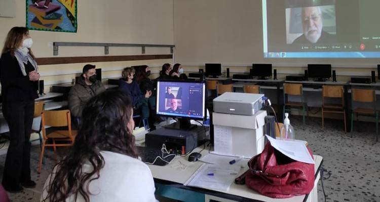 &Omicron; &Alpha;&lambda;&mu;&pi;έ&rho;&tau;&omicron; &Mu;&pi;&epsilon;&nu;&beta;&epsilon;&nu;&omicron;ύ&tau;&iota; &sigma;&upsilon;&nu;&omicron;&mu;ί&lambda;&eta;&sigma;&epsilon; &mu;&epsilon; &mu;&alpha;&theta;&eta;&tau;έ&sigmaf; &tau;&omicron;&upsilon; &Gamma;&Epsilon;&Lambda; &Mu;ύ&rho;&iota;&nu;&alpha;&sigmaf;