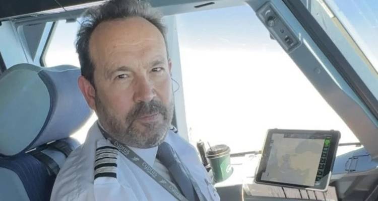 Ο Κώστας Μακεδόνας είναι και πιλότος της Cyprus Airways -«Η πτήση απαιτεί συγκέντρωση και χρήση του μυαλού», λέει στο iefimerida