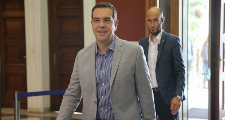 &Sigma;&tau;&eta; &Theta;&epsilon;&sigma;&sigma;&alpha;&lambda;&omicron;&nu;ί&kappa;&eta; &omicron; &Alpha;&lambda;έ&xi;&eta;&sigmaf; &Tau;&sigma;ί&pi;&rho;&alpha;&sigmaf; (video)