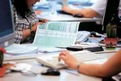 Στις 9.500 ευρώ το αφορολόγητο των μισθωτών μέσω αποδείξεων