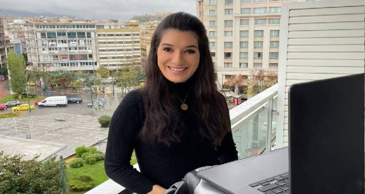 Ελένη Γιώκου: Η δημοσιογράφος του CNN με καταγωγή από Λήμνο | Η μετάλλαξη όμικρον κι η καραντίνα στην Αθήνα