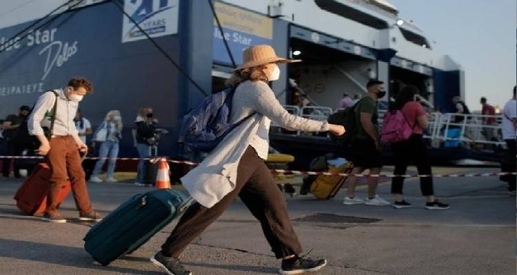 Λήγει η απεργία της ΠΝΟ | Ξεκινάει προς Λήμνο το AQUA BLUE