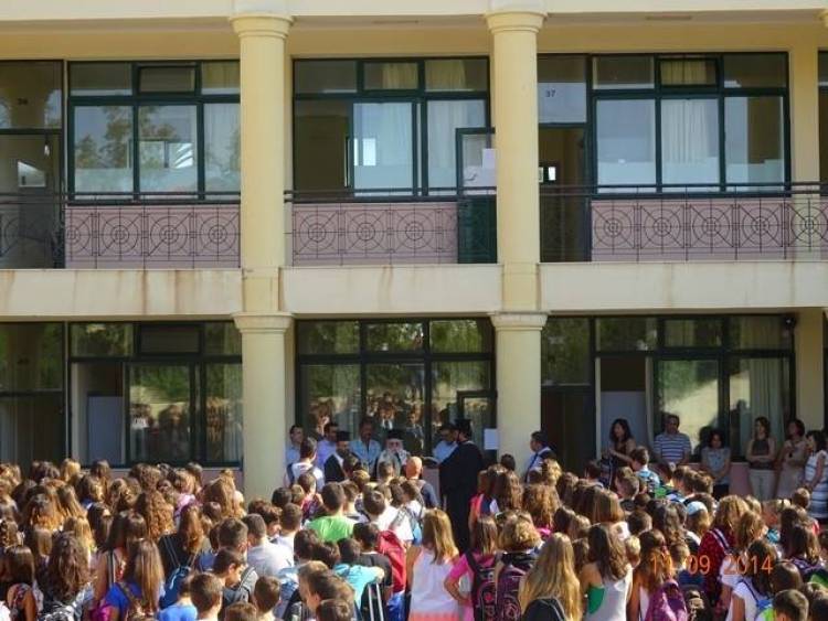 &Alpha;&gamma;&iota;&alpha;&sigma;&mu;ό&sigmaf; &sigma;ή&mu;&epsilon;&rho;&alpha; &sigma;&tau;&alpha; &sigma;&chi;&omicron;&lambda;&epsilon;ί&alpha; &tau;&eta;&sigmaf; &Lambda;ή&mu;&nu;&omicron;&upsilon;  (photos + mp3)