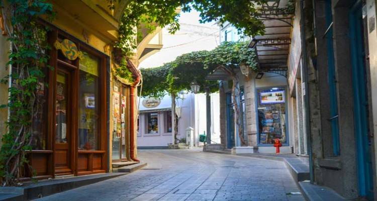 Τελευταία εξέλιξη: Ολικό lockdown στη χώρα για έναν μήνα ανακοινώνει αύριο στις 12:00 ο Κ. Μητσοτάκης με τον Σ. Τσιόδρα