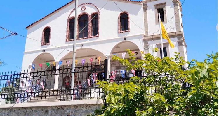 Νυχτερινή Θεία Λειτουργία στον Άγιο Γεώργιο Πλατέος στη μνήμη του Αγίου Ιωάννου του Χρυσοστόμου