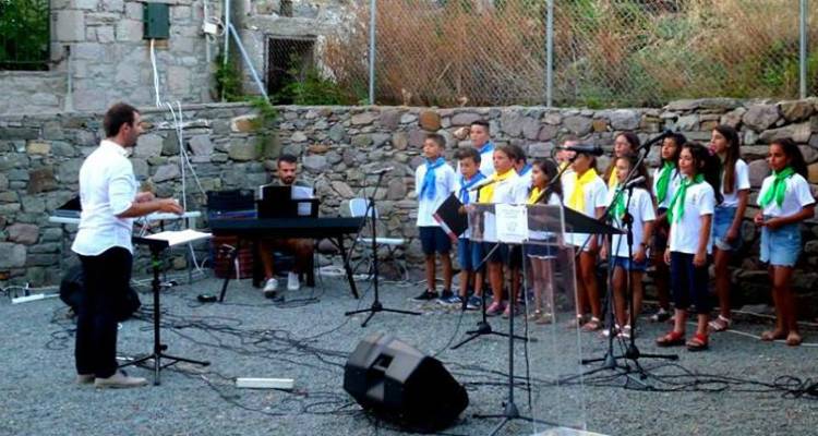 «Οι φωνές μας μια αγκαλιά» στο Γυμνάσιο Μύρινας από την Παιδική Χορωδία Δήμου Λήμνου