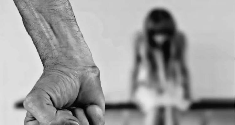 &Theta;ύ&mu;&alpha; ά&gamma;&rho;&iota;&omicron;&upsilon; &xi;&upsilon;&lambda;&omicron;&delta;&alpha;&rho;&mu;&omicron;ύ &gamma;&upsilon;&nu;&alpha;ί&kappa;&alpha; &alpha;&pi;ό &tau;&omicron;&nu; &sigma;ύ&zeta;&upsilon;&gamma;ό &tau;&eta;&sigmaf; &mu;&pi;&rho;&omicron;&sigma;&tau;ά &sigma;&tau;&omicron; &pi;&alpha;&iota;&delta;ί &tau;&omicron;&upsilon;&sigmaf;