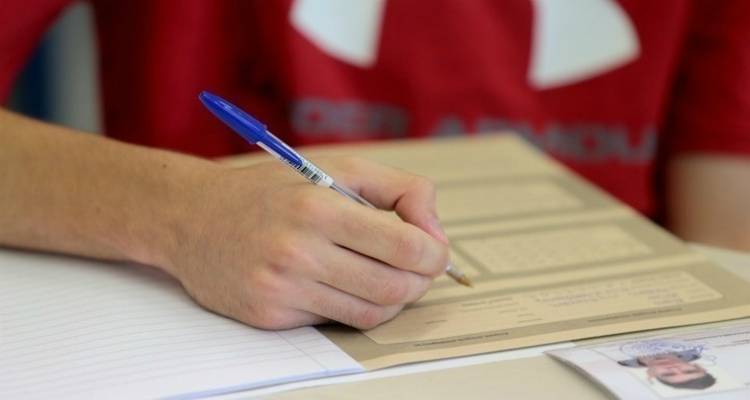 Πανελλαδικές 2020: Ο μαθηματικός Αχιλλέας Κεφαλάς σχολιάζει τη «βουτιά» στις φετινές βάσεις (audio)