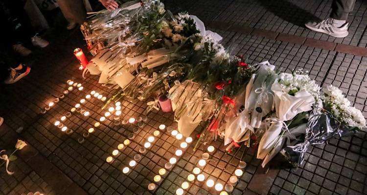 &Lambda;ή&mu;&nu;&omicron;&sigmaf;: &Sigma;&iota;&omega;&pi;&eta;&rho;ή &delta;&iota;&alpha;&mu;&alpha;&rho;&tau;&upsilon;&rho;ί&alpha; &sigma;&tau;&eta;&nu; &Pi;&lambda;&alpha;&tau;&epsilon;ί&alpha; &Upsilon;&psi;&iota;&pi;ύ&lambda;&eta;&sigmaf; &sigma;&tau;&eta; &mu;&nu;ή&mu;&eta; &tau;&omega;&nu; &nu;&epsilon;&kappa;&rho;ώ&nu; &tau;&eta;&sigmaf; &tau;&rho;&alpha;&gamma;&omega;&delta;ί&alpha;&sigmaf; &sigma;&tau;&alpha; &Tau;έ&mu;&pi;&eta;