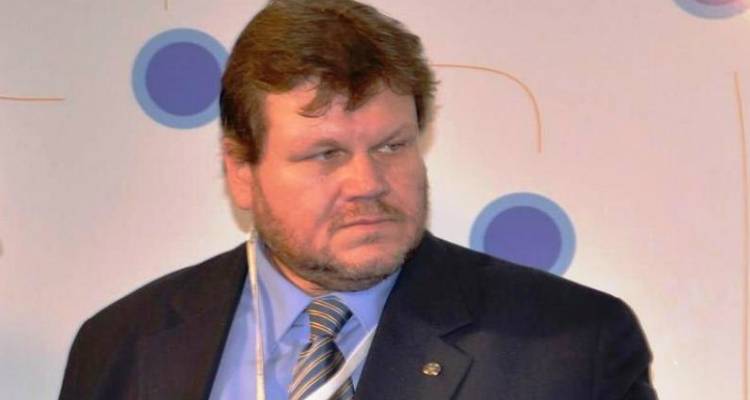 &Sigma;&tau;&omicron; &pi;&lambda;&epsilon;&upsilon;&rho;ό &tau;&omicron;&upsilon; &Sigma;&tau;&rho;&alpha;&tau;ή &Mu;&pi;&alpha;&lambda;ά&sigma;&kappa;&alpha; &eta; &Pi;&Omicron;&Epsilon;&Sigma;&Upsilon;