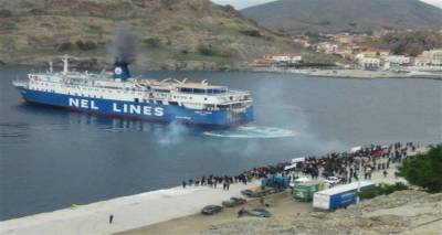 &Mu;&alpha;&rho;&iota;&nu;ά&kappa;&eta;&sigmaf;: &laquo;&Delta;&epsilon; &mu;&alpha;&sigmaf; &tau;&iota;&mu;ά &eta; &epsilon;&iota;&kappa;ό&nu;&alpha; &tau;&omicron;&upsilon; &lambda;&iota;&mu;&alpha;&nu;&iota;&omicron;ύ &tau;&eta;&sigmaf; &Mu;ύ&rho;&iota;&nu;&alpha;&sigmaf;&raquo; (mp3)