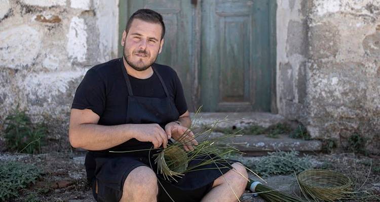 Σπουδαία νέα: Ο Ραφαήλ Γιαννέλης εξασφάλισε επιχορήγηση από το Michelangelo Foundation για τη διάσωση της καλαθοπλεκτικής τέχνης |ΣΥΝΕΝΤΕΥΞΗ