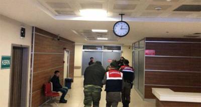 &Sigma;&tau;&omicron; &delta;&iota;&kappa;&alpha;&sigma;&tau;ή&rho;&iota;&omicron; &tau;&eta;&sigmaf; &Alpha;&delta;&rho;&iota;&alpha;&nu;&omicron;ύ&pi;&omicron;&lambda;&eta;&sigmaf; &sigma;ή&mu;&epsilon;&rho;&alpha; &omicron;&iota; Έ&lambda;&lambda;&eta;&nu;&epsilon;&sigmaf; &sigma;&tau;&rho;&alpha;&tau;&iota;&omega;&tau;&iota;&kappa;&omicron;ί