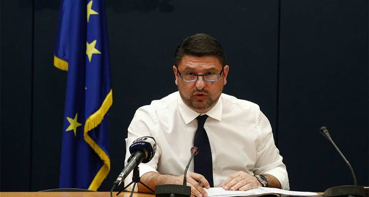 Κορωνοϊός - Χαρδαλιάς: Απαγορεύονται οι δημόσιες συναθροίσεις άνω των δέκα ατόμων