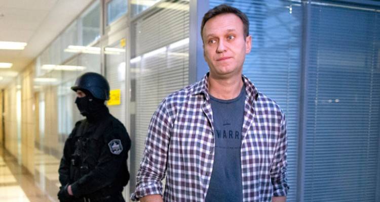&Upsilon;&pi;ό&theta;&epsilon;&sigma;&eta; &Nu;&alpha;&beta;ά&lambda;&nu;&iota;: &Tau;&eta;&nu; &pi;&alpha;&rho;&omicron;&upsilon;&sigma;ί&alpha; &Rho;ώ&sigma;&omega;&nu; &sigma;&tau;&eta;&nu; &alpha;&nu;ά&kappa;&rho;&iota;&sigma;&eta; &zeta;&eta;&tau;ά &eta; &Mu;ό&sigma;&chi;&alpha; &alpha;&pi;ό &tau;&omicron; &Beta;&epsilon;&rho;&omicron;&lambda;ί&nu;&omicron;