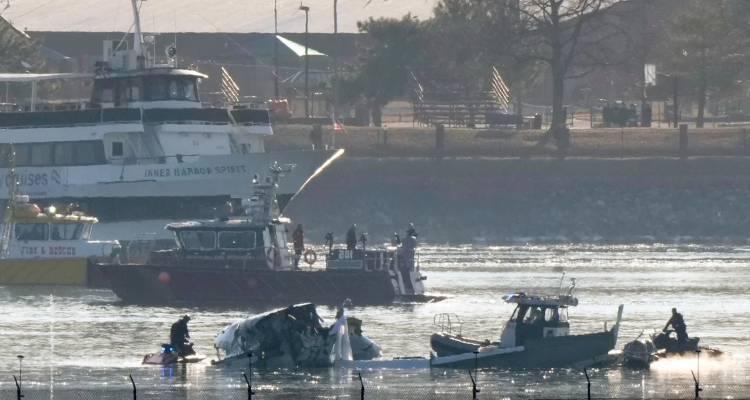 &Tau;&rho;&alpha;&gamma;&omega;&delta;ί&alpha; &sigma;&tau;&eta;&nu; &Omicron;&upsilon;ά&sigma;&iota;&gamma;&kappa;&tau;&omicron;&nu;: &Alpha;&nu;&alpha;&kappa;&tau;ή&theta;&eta;&kappa;&alpha;&nu; &tau;&alpha; &laquo;&mu;&alpha;ύ&rho;&alpha; &kappa;&omicron;&upsilon;&tau;&iota;ά&raquo; -&Sigma;&tau;&omicron; &mu;&iota;&kappa;&rho;&omicron;&sigma;&kappa;ό&pi;&iota;&omicron; &omicron; &Pi;ύ&rho;&gamma;&omicron;&sigmaf; &Epsilon;&lambda;έ&gamma;&chi;&omicron;&upsilon; &kappa;&alpha;&iota; &tau;&omicron; &pi;ώ&sigmaf; &lambda;&epsilon;&iota;&tau;&omicron;&upsilon;&rho;&gamma;&omicron;ύ&sigma;&epsilon;
