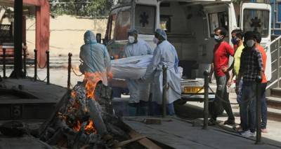 &Sigma;&alpha;&rho;ώ&nu;&epsilon;&iota; &eta; &nu;έ&alpha; &pi;&alpha;&rho;&alpha;&lambda;&lambda;&alpha;&gamma;ή &tau;&omicron;&upsilon; &kappa;&omicron;&rho;&omega;&nu;&omicron;ϊ&omicron;ύ &sigma;&tau;&eta;&nu; &Iota;&nu;&delta;ί&alpha; | &Kappa;&alpha;ί&nu;&epsilon; &nu;&epsilon;&kappa;&rho;&omicron;ύ&sigmaf; &sigma;&epsilon; &kappa;&rho;&epsilon;&mu;&alpha;&tau;ό&rho;&iota;&alpha; &mu;έ&rho;&alpha;-&nu;ύ&chi;&tau;&alpha;