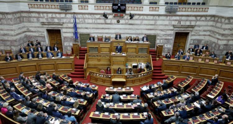 Συνταγματική αναθεώρηση: Ενα προς ένα τα άρθρα που αναθεωρούνται | Ποιες διατάξεις θέλουν 151 και ποιες 180 ψήφους