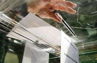 Metron Analysis: Ένας στους τρεις προτιμά την δικτατορία