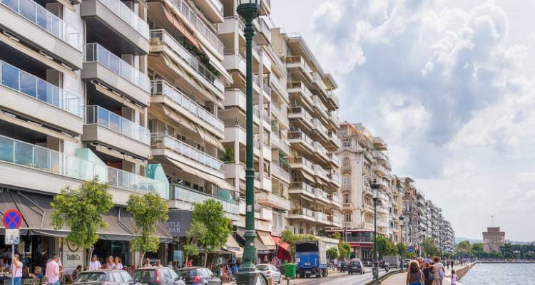 &Theta;&epsilon;&sigma;&sigma;&alpha;&lambda;&omicron;&nu;ί&kappa;&eta;: &Epsilon;ί&chi;&epsilon; &beta;ά&lambda;&epsilon;&iota; &kappa;&rho;&upsilon;&phi;ή &kappa;ά&mu;&epsilon;&rho;&alpha; &sigma;&tau;&eta;&nu; &kappa;&rho;&epsilon;&beta;&alpha;&tau;&omicron;&kappa;ά&mu;&alpha;&rho;&alpha; &kappa;&alpha;&iota; &kappa;&alpha;&tau;έ&gamma;&rho;&alpha;&phi;&epsilon; &nu;&epsilon;&alpha;&rho;ή &phi;&omicron;&iota;&tau;ή&tau;&rho;&iota;&alpha;