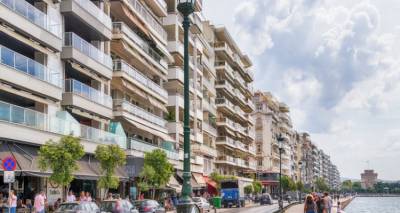 &Theta;&epsilon;&sigma;&sigma;&alpha;&lambda;&omicron;&nu;ί&kappa;&eta;: &Epsilon;ί&chi;&epsilon; &beta;ά&lambda;&epsilon;&iota; &kappa;&rho;&upsilon;&phi;ή &kappa;ά&mu;&epsilon;&rho;&alpha; &sigma;&tau;&eta;&nu; &kappa;&rho;&epsilon;&beta;&alpha;&tau;&omicron;&kappa;ά&mu;&alpha;&rho;&alpha; &kappa;&alpha;&iota; &kappa;&alpha;&tau;έ&gamma;&rho;&alpha;&phi;&epsilon; &nu;&epsilon;&alpha;&rho;ή &phi;&omicron;&iota;&tau;ή&tau;&rho;&iota;&alpha;