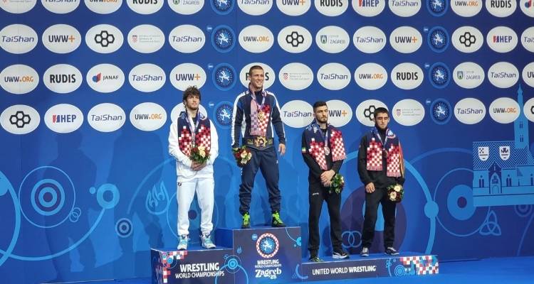 Έγραψε ιστορία ο Κουγιουμτσίδης: Κατέκτησε το πρώτο ελληνικό χρυσό μετάλλιο σε Παγκόσμιο Πρωτάθλημα Πάλης