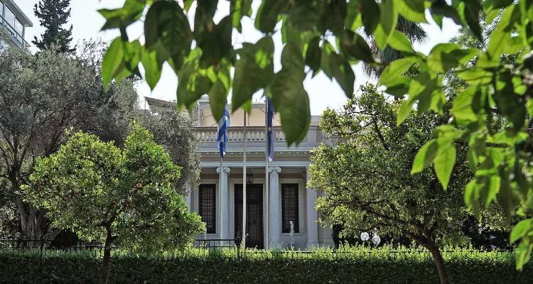 &Tau;&alpha; &sigma;&epsilon;&nu;ά&rho;&iota;&alpha; &gamma;&iota;&alpha; &tau;&omicron;&nu; &kappa;&alpha;&tau;ώ&tau;&alpha;&tau;&omicron; &mu;&iota;&sigma;&theta;ό | &Omicron;&iota; &delta;ύ&omicron; &pi;&alpha;&rho;ά&gamma;&omicron;&nu;&tau;&epsilon;&sigmaf; &pi;&omicron;&upsilon; &theta;&alpha; &kappa;&rho;ί&nu;&omicron;&upsilon;&nu; &tau;&eta;&nu; &alpha;ύ&xi;&eta;&sigma;ή &tau;&omicron;&upsilon;