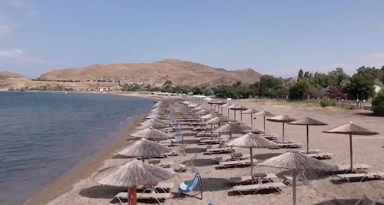 &Mu;&iota;&kappa;&rho;ή&sigmaf; έ&kappa;&tau;&alpha;&sigma;&eta;&sigmaf; &phi;&omega;&tau;&iota;ά &pi;&rho;&iota;&nu; &alpha;&pi;ό &lambda;ί&gamma;&omicron; &sigma;&tau;&eta;&nu; &pi;&alpha;&rho;&alpha;&lambda;ί&alpha; &tau;&omicron;&upsilon; &Pi;&lambda;&alpha;&tau;έ&omega;&sigmaf; | &Tau;έ&theta;&eta;&kappa;&epsilon; &upsilon;&pi;ό &pi;&lambda;ή&rho;&eta; έ&lambda;&epsilon;&gamma;&chi;&omicron;