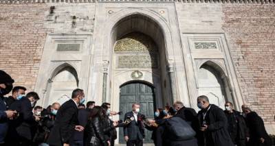 &Epsilon;&rho;&nu;&tau;&omicron;&gamma;ά&nu;: &Mu;&epsilon; &epsilon;&mu;&pi;&rho;&eta;&sigma;&tau;&iota;&kappa;έ&sigmaf; &delta;&eta;&lambda;ώ&sigma;&epsilon;&iota;&sigmaf; &eta; &pi;&rho;ώ&tau;&eta; &pi;&rho;&omicron;&sigma;&epsilon;&upsilon;&chi;ή &tau;&omicron;&upsilon; &sigma;&tau;&eta;&nu; &Alpha;&gamma;ί&alpha; &Sigma;&omicron;&phi;ί&alpha;