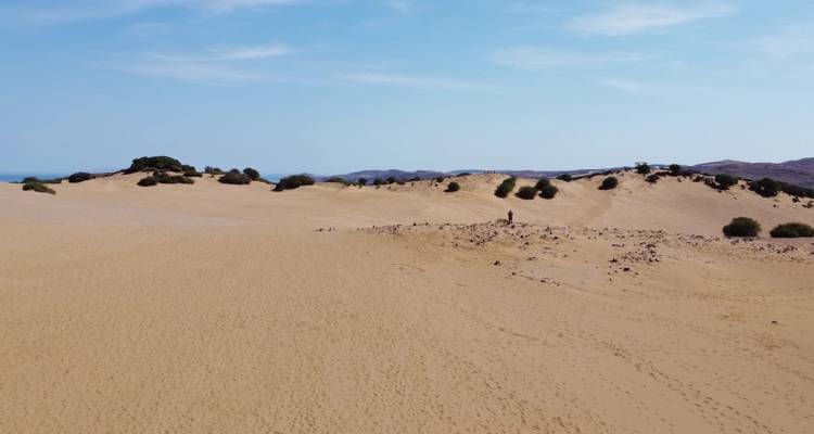 &Alpha;&mu;&mu;&omicron;&theta;ί&nu;&epsilon;&sigmaf; &ndash; &Eta; &mu;&omicron;&nu;&alpha;&delta;&iota;&kappa;ή έ&rho;&eta;&mu;&omicron;&sigmaf; &tau;&eta;&sigmaf; &Epsilon;&lambda;&lambda;ά&delta;&alpha;&sigmaf; &beta;&rho;ί&sigma;&kappa;&epsilon;&tau;&alpha;&iota; &sigma;&tau;&eta; &Lambda;ή&mu;&nu;&omicron;