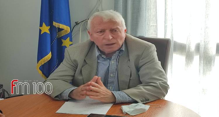&Sigma;&tau;&eta; &Lambda;ή&mu;&nu;&omicron; &alpha;&pi;ό &sigma;ή&mu;&epsilon;&rho;&alpha; &omicron; &Pi;&epsilon;&rho;&iota;&phi;&epsilon;&rho;&epsilon;&iota;ά&rho;&chi;&eta;&sigmaf; &mu;&alpha;&zeta;ί &mu;&epsilon; 5 &sigma;&upsilon;&nu;&epsilon;&rho;&gamma;ά&tau;&epsilon;&sigmaf; &tau;&omicron;&upsilon;