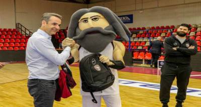 &Beta;ί&nu;&tau;&epsilon;&omicron; &kappa;&alpha;&iota; &phi;&omega;&tau;&omicron;&gamma;&rho;&alpha;&phi;ί&epsilon;&sigmaf;: &Sigma;&tau;&omicron; &kappa;&lambda;&epsilon;&iota;&sigma;&tau;ό &tau;&omicron;&upsilon; &Eta;&phi;&alpha;ί&sigma;&tau;&omicron;&upsilon; &Lambda;ή&mu;&nu;&omicron;&upsilon; &omicron; &Kappa;&upsilon;&rho;&iota;ά&kappa;&omicron;&sigmaf; &Mu;&eta;&tau;&sigma;&omicron;&tau;ά&kappa;&eta;&sigmaf;