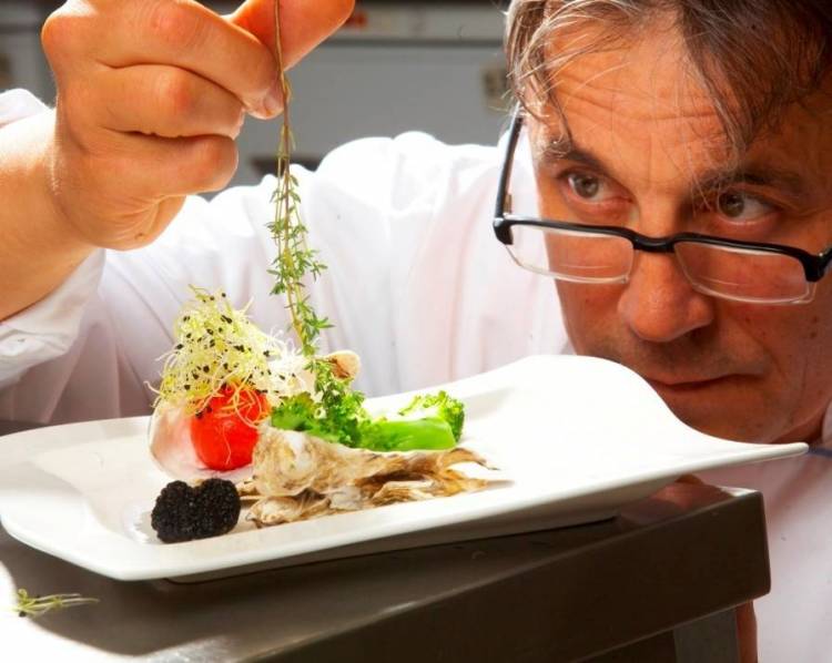 &Mu;&epsilon; &mu;ί&alpha; &epsilon;&iota;&delta;&iota;&kappa;ό&tau;&eta;&tau;&alpha; &tau;&epsilon;&lambda;&iota;&kappa;ά &tau;&omicron; &Iota;&Epsilon;&Kappa; &Lambda;ή&mu;&nu;&omicron;&upsilon;