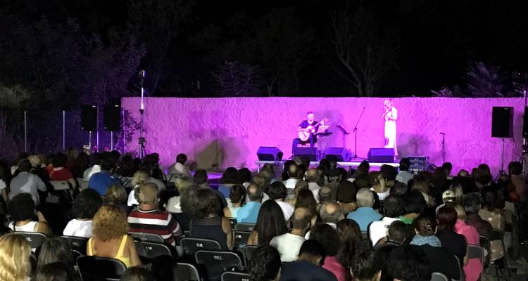 &Lambda;ή&mu;&nu;&omicron;&sigmaf;: &Rho;ί&tau;&alpha; &Alpha;&nu;&tau;&omega;&nu;&omicron;&pi;&omicron;ύ&lambda;&omicron;&upsilon; &kappa;&alpha;&iota; &Mu;&alpha;&nu;ώ&lambda;&eta;&sigmaf; &Alpha;&nu;&delta;&rho;&omicron;&upsilon;&lambda;&iota;&delta;ά&kappa;&eta;&sigmaf; &tau;&alpha;&xi;ί&delta;&epsilon;&psi;&alpha;&nu; &tau;&omicron; &kappa;&omicron;&iota;&nu;ό &kappa;ά&tau;&omega; &alpha;&pi;ό &tau;&omicron; &alpha;&upsilon;&gamma;&omicron;&upsilon;&sigma;&tau;&iota;ά&tau;&iota;&kappa;&omicron; &phi;&epsilon;&gamma;&gamma;ά&rho;&iota; (photos &amp; video)