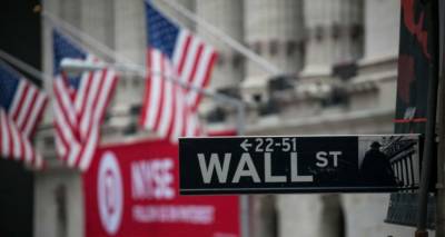 &Sigma;&tau;&omicron; &laquo;&kappa;ό&kappa;&kappa;&iota;&nu;&omicron;&raquo; &eta; Wall Street &mu;&epsilon; &tau;&omicron; &beta;&lambda;έ&mu;&mu;&alpha; &sigma;&tau;&iota;&sigmaf; &epsilon;&mu;&pi;&omicron;&rho;&iota;&kappa;έ&sigmaf; &sigma;&upsilon;&nu;&omicron;&mu;&iota;&lambda;ί&epsilon;&sigmaf;