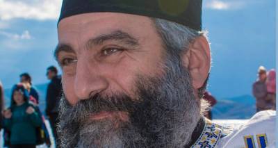 &Pi;.&Nu;&epsilon;&kappa;&tau;ά&rho;&iota;&omicron;&sigmaf; &Mu;&pi;&omicron;&upsilon;&lambda;&iota;&tau;&sigma;ά&kappa;&eta;&sigmaf;: &laquo;&Sigma;&pi;&omicron;&upsilon;&delta;&alpha;ί&omicron; &tau;&omicron; έ&rho;&gamma;&omicron; &pi;&omicron;&upsilon; &pi;&rho;&omicron;&sigma;&phi;έ&rho;&epsilon;&iota; &omicron; &Epsilon;&rho;&upsilon;&theta;&rho;ό&sigmaf; &Sigma;&tau;&alpha;&upsilon;&rho;ό&sigmaf;. &Delta;&upsilon;&sigma;&tau;&upsilon;&chi;ώ&sigmaf; &sigma;&tau;&eta;&nu; &epsilon;&pi;&omicron;&chi;ή &mu;&alpha;&sigmaf; &chi;ά&nu;&omicron;&nu;&tau;&alpha;&iota; ά&nu;&theta;&rho;&omega;&pi;&omicron;&iota; &sigma;&epsilon; &pi;&lambda;&alpha;&tau;&epsilon;ί&epsilon;&sigmaf; &gamma;&epsilon;&mu;ά&tau;&epsilon;&sigmaf; &kappa;ό&sigma;&mu;&omicron;&raquo;