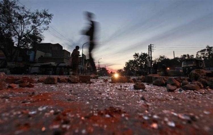 &Iota;&nu;&delta;ί&alpha;: &beta;&iota;&alpha;&sigma;&mu;ό&sigmaf; &epsilon;&pi;&tau;ά&chi;&rho;&omicron;&nu;&eta;&sigmaf; &mu;&alpha;&theta;ή&tau;&rho;&iota;&alpha;&sigmaf; &pi;&upsilon;&rho;&omicron;&delta;&omicron;&tau;&epsilon;ί &nu;έ&alpha; &beta;ί&alpha;&iota;&alpha; &epsilon;&pi;&epsilon;&iota;&sigma;ό&delta;&iota;&alpha;