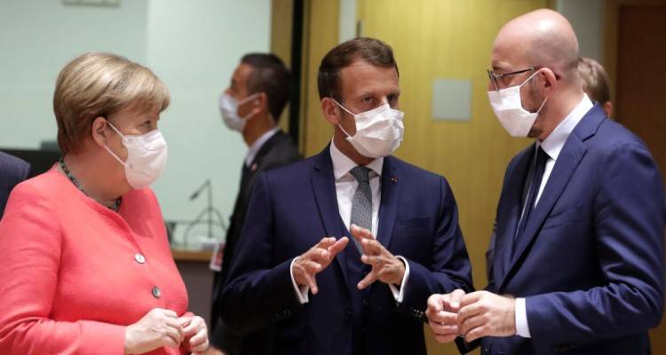 Die Welt: &Omicron;&iota; &Epsilon;&upsilon;&rho;&omega;&pi;&alpha;ί&omicron;&iota; &sigma;&upsilon;&gamma;&kappa;&rho;&omicron;ύ&omicron;&nu;&tau;&alpha;&iota; &mu;&epsilon; &tau;&eta;&nu; &Tau;&omicron;&upsilon;&rho;&kappa;ί&alpha; &mu;&epsilon; &tau;&rho;&iota;&pi;&lambda;ή &sigma;&tau;&rho;&alpha;&tau;&eta;&gamma;&iota;&kappa;ή &laquo;MMM&raquo; (Mέ&rho;&kappa;&epsilon;&lambda;, &Mu;&alpha;&kappa;&rho;ό&nu;, &Mu;&iota;&sigma;έ&lambda;)