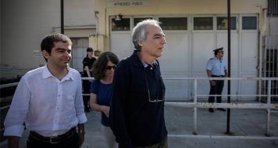 &Sigma;&tau;&alpha; ά&kappa;&rho;&alpha; &eta; &sigma;ύ&gamma;&kappa;&rho;&omicron;&upsilon;&sigma;&eta; &gamma;&iota;&alpha; &tau;&omicron;&nu; &Kappa;&omicron;&upsilon;&phi;&omicron;&nu;&tau;ί&nu;&alpha;: &Sigma;&upsilon;&zeta;&eta;&tau;&epsilon;ί&tau;&alpha;&iota; &sigma;ή&mu;&epsilon;&rho;&alpha; &tau;&omicron; &alpha;ί&tau;&eta;&mu;&alpha; &gamma;&iota;&alpha; &mu;&epsilon;&tau;&alpha;&gamma;&omega;&gamma;ή &tau;&omicron;&upsilon;