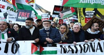 Φιλοπαλαιστινιακές διαδηλώσεις στο Λονδίνο: H Mητροπολιτική Αστυνομία καταδικάζει την &quot;ακραία βία&quot; των ακροδεξιών