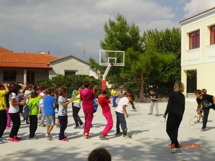 &Omicron;&iota; &mu;&alpha;&theta;&eta;&tau;έ&sigmaf; &tau;&omicron;&upsilon; 2&omicron;&upsilon; &Delta;&eta;&mu;&omicron;&tau;&iota;&kappa;&omicron;ύ &Sigma;&chi;&omicron;&lambda;&epsilon;ί&omicron;&upsilon; &Mu;ύ&rho;&iota;&nu;&alpha;&sigmaf; &alpha;&pi;&omicron;&delta;&epsilon;&iota;&kappa;&nu;ύ&omicron;&upsilon;&nu; &pi;&omega;&sigmaf; &laquo;Ό&lambda;&omicron;&iota; &mu;&alpha;&zeta;ί &mu;&pi;&omicron;&rho;&omicron;ύ&mu;&epsilon;&raquo; (photos)