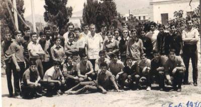 &Sigma;&tau;&eta; &mu;&nu;ή&mu;&eta; &tau;&omicron;&upsilon; &phi;&iota;&lambda;&omicron;&lambda;ό&gamma;&omicron;&upsilon; &Gamma;&epsilon;&omega;&rho;&gamma;ί&omicron;&upsilon; &Mu;&pi;&alpha;&rho;&alpha;&mu;&pi;&omicron;ύ&tau;&eta; | Έ&nu;&alpha; &sigma;&upsilon;&gamma;&kappa;&iota;&nu;&eta;&tau;&iota;&kappa;ό &kappa;&epsilon;ί&mu;&epsilon;&nu;&omicron; &tau;&omicron;&upsilon; &Sigma;&tau;&alpha;ύ&rho;&omicron;&upsilon; &Tau;&rho;&alpha;&gamma;ά&rho;&alpha;