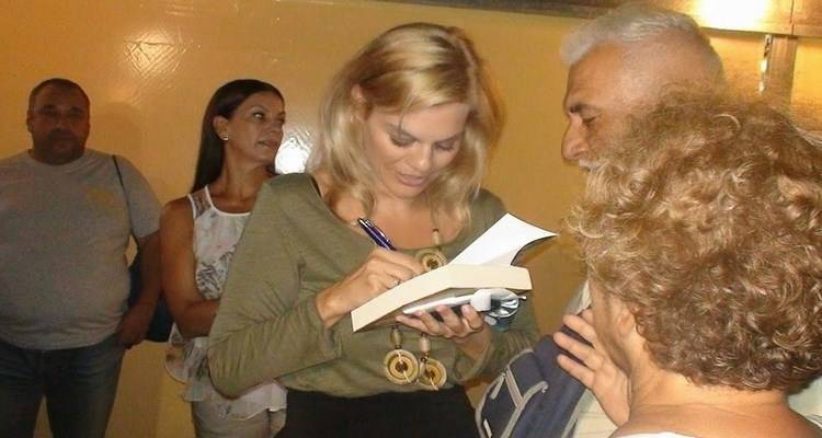 &Omicron; &sigma;&upsilon;&gamma;&gamma;&rho;&alpha;&phi;έ&alpha;&sigmaf; &Gamma;&iota;ά&nu;&nu;&eta;&sigmaf; &Pi;&alpha;&pi;&alpha;&gamma;&iota;ά&nu;&nu;&eta;&sigmaf; &gamma;&iota;&alpha; &tau;&omicron; "&Mu;&eta; &mu;&omicron;&upsilon; &pi;&epsilon;&iota;&sigmaf; &tau;&omicron; &tau;έ&lambda;&omicron;&sigmaf;" &tau;&eta;&sigmaf; &Mu;&alpha;&rho;ί&alpha;&sigmaf; &Lambda;&iota;ά&sigma;&kappa;&alpha; - &Mu;&alpha;&upsilon;&rho;ά&kappa;&eta; &sigma;&tau;&omicron;&nu; &sigma;&eta;&mu;&epsilon;&rho;&iota;&nu;ό &Epsilon;&lambda;&epsilon;ύ&theta;&epsilon;&rho;&omicron; &Tau;ύ&pi;&omicron;